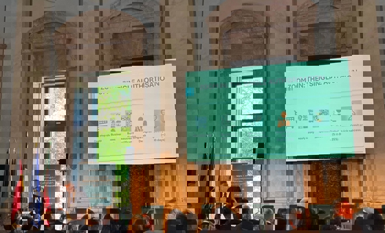 Sala convegno Berlino del 1 luglio 2025 con video su slide Autorizzazione unica Sala convegno Berlino del 1 luglio 2025 con video su slide Autorizzazione unica